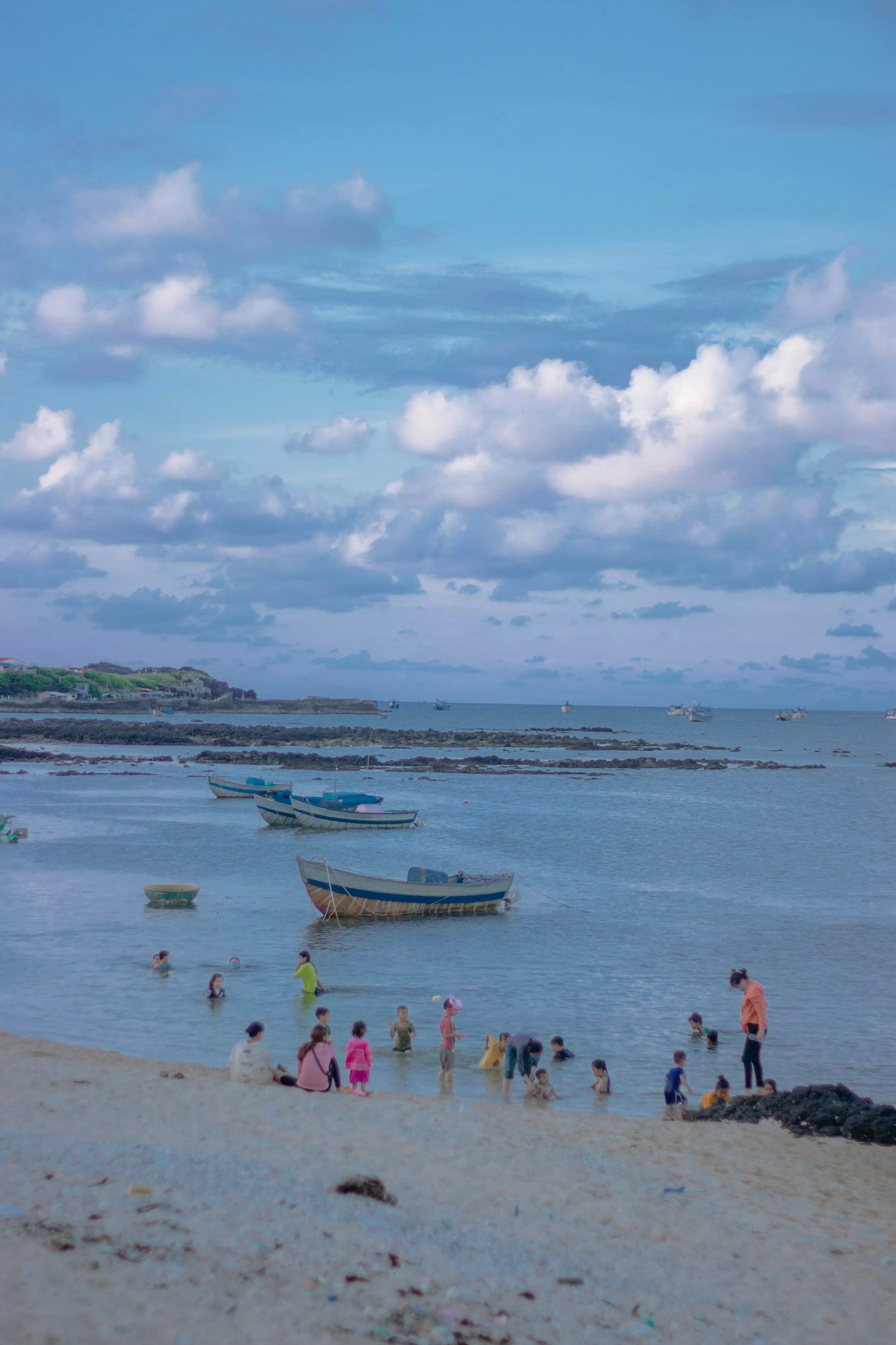 Cô gái bỏ việc đi du lịch, sống 2 tháng như dân biển ở 'tiểu Maldives Việt Nam' - 16