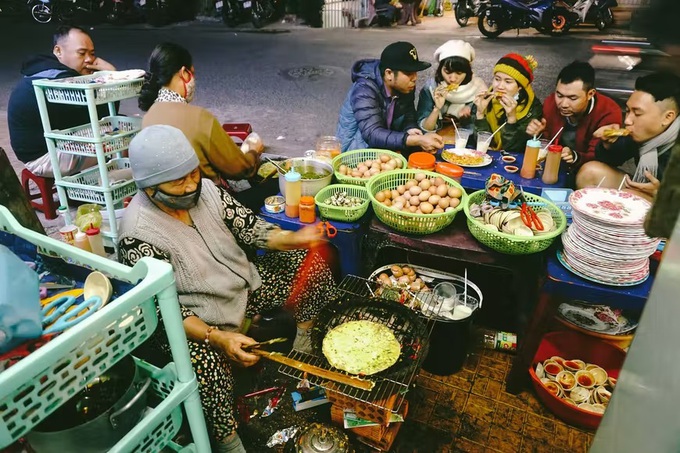Báo Mỹ gợi ý những món ăn đường phố không nên bỏ qua khi đến Việt Nam - 1