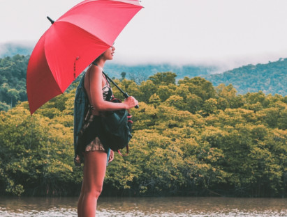 Bí quyết - Điều bạn cần làm khi đang du lịch thì gặp mưa bão
