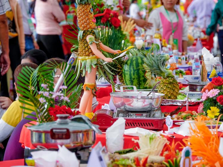Việt Nam tiếp tục lập 2 kỷ lục thế giới về món ăn từ cá thác lác và trái khóm