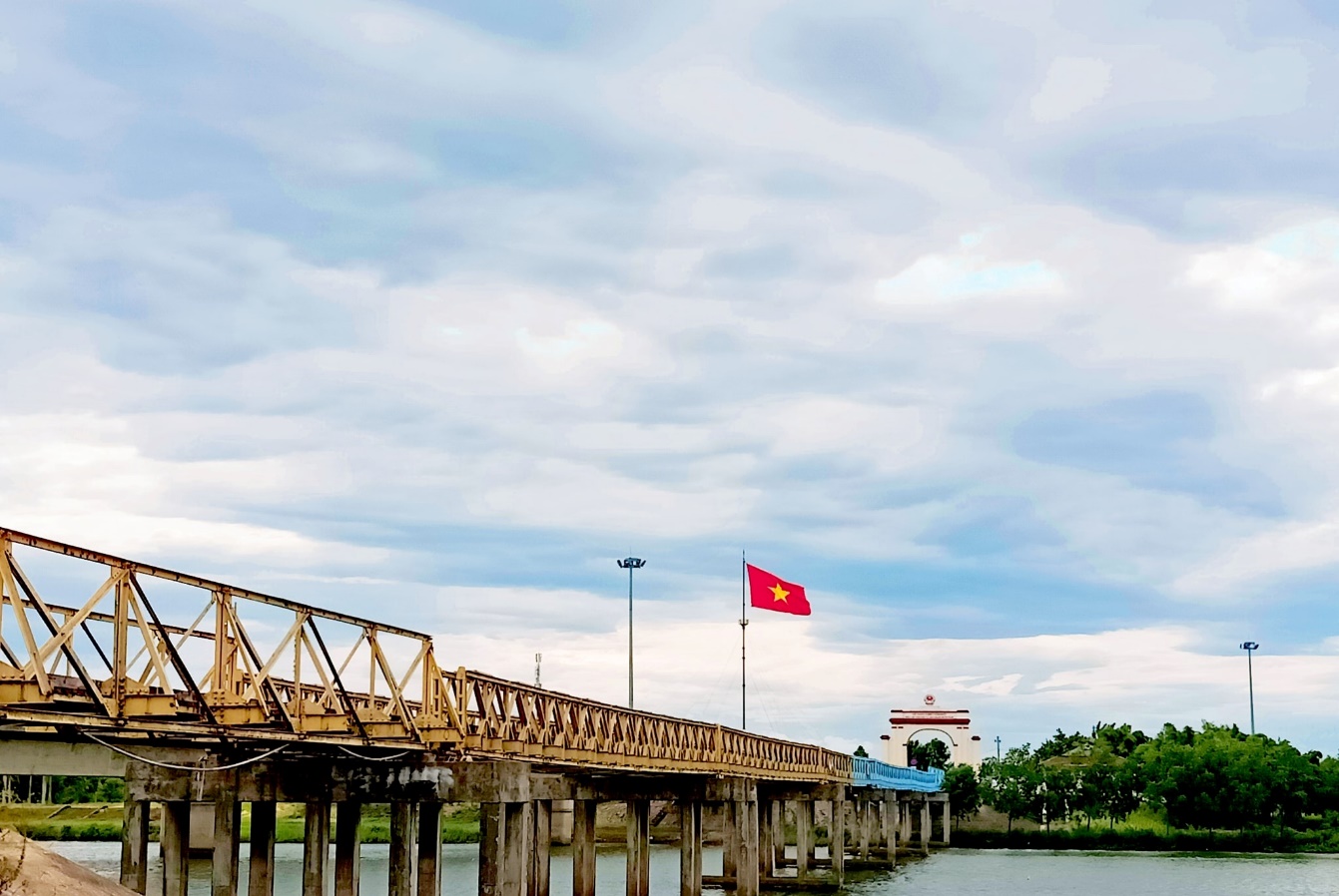Dừng chân bên cây cầu lịch sử ở Quảng Trị - 2