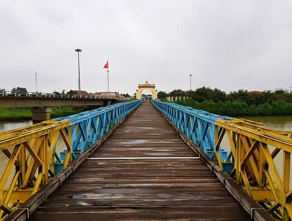 Dừng chân bên cây cầu lịch sử ở Quảng Trị - 1