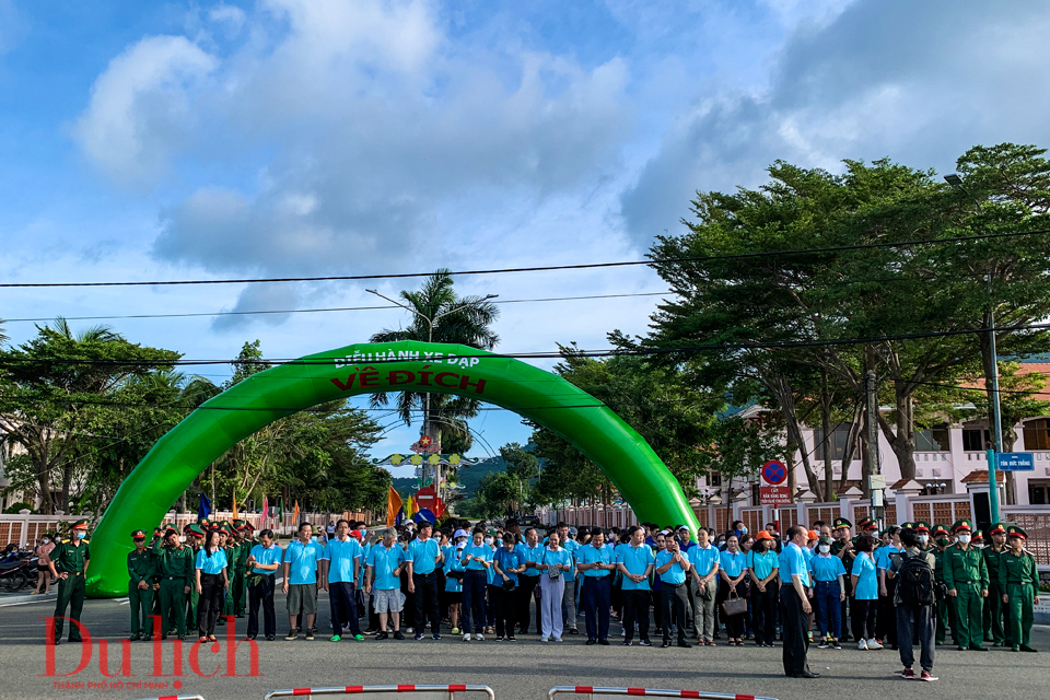 Diễu hành xe đạp Vì Côn Đảo xanh nhân kỷ niệm 75 năm ngày Thương binh - Liệt sĩ - 2
