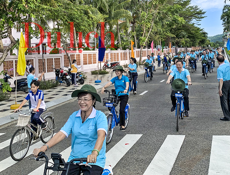 Diễu hành xe đạp Vì Côn Đảo xanh nhân kỷ niệm 75 năm ngày Thương binh - Liệt sĩ