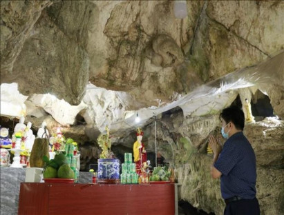 Du khảo - Khám phá ngôi chùa độc đáo nằm trong hang đá ở Yên Bái