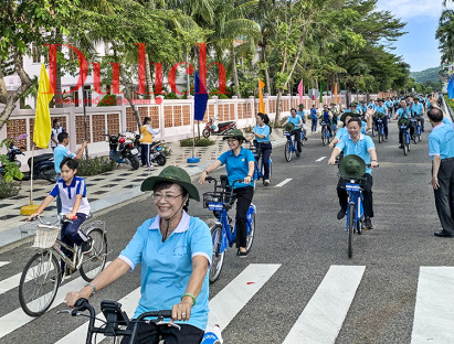 Chuyển động - Diễu hành xe đạp Vì Côn Đảo xanh nhân kỷ niệm 75 năm ngày Thương binh - Liệt sĩ