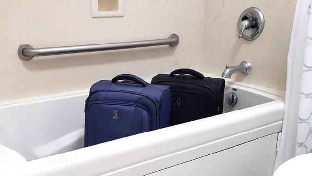 Lý do nhiều người thường đặt vali trong bồn tắm ngay sau khi nhận phòng khách sạn - 1