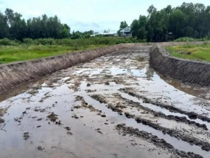 Chuyển động - An Giang: Khiển trách giám đốc điểm du lịch xây sân đua bò trái phép