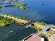 Du khảo - Chiêm ngưỡng cây cầu nước siêu thực xẻ đôi dòng sông độc lạ nhất thế giới