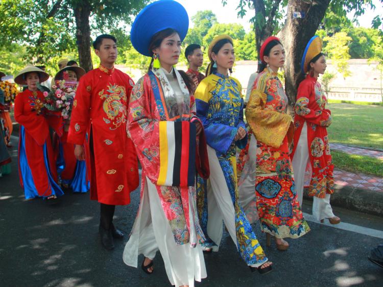 Phát huy giá trị văn hóa truyền thống của áo dài Huế