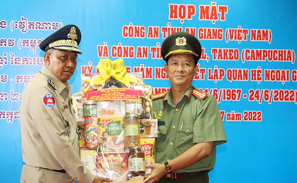 Công an An Giang đẩy mạnh hợp tác với Campuchia để ổn định an ninh biên giới - 1