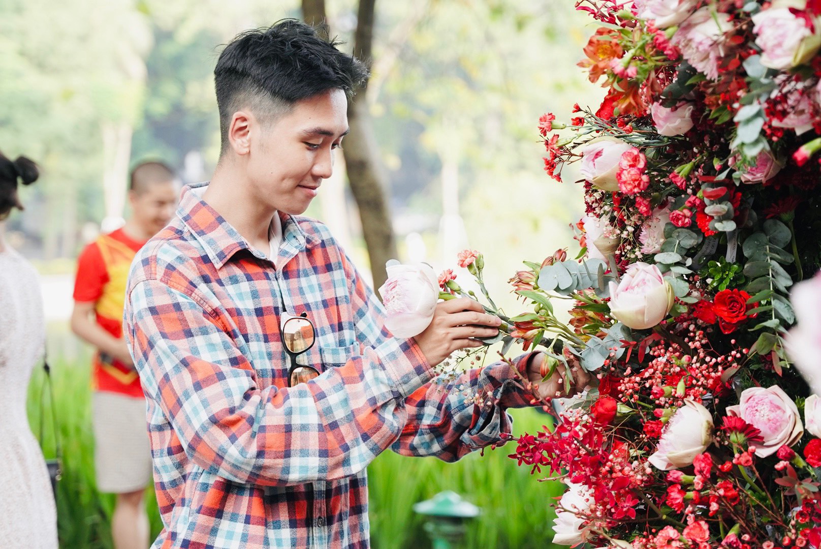 Hàng trăm nghìn hoa sen nở khắp phố Hà Nội không thể ấn tượng hơn trong mùa lễ Vu Lan - 7
