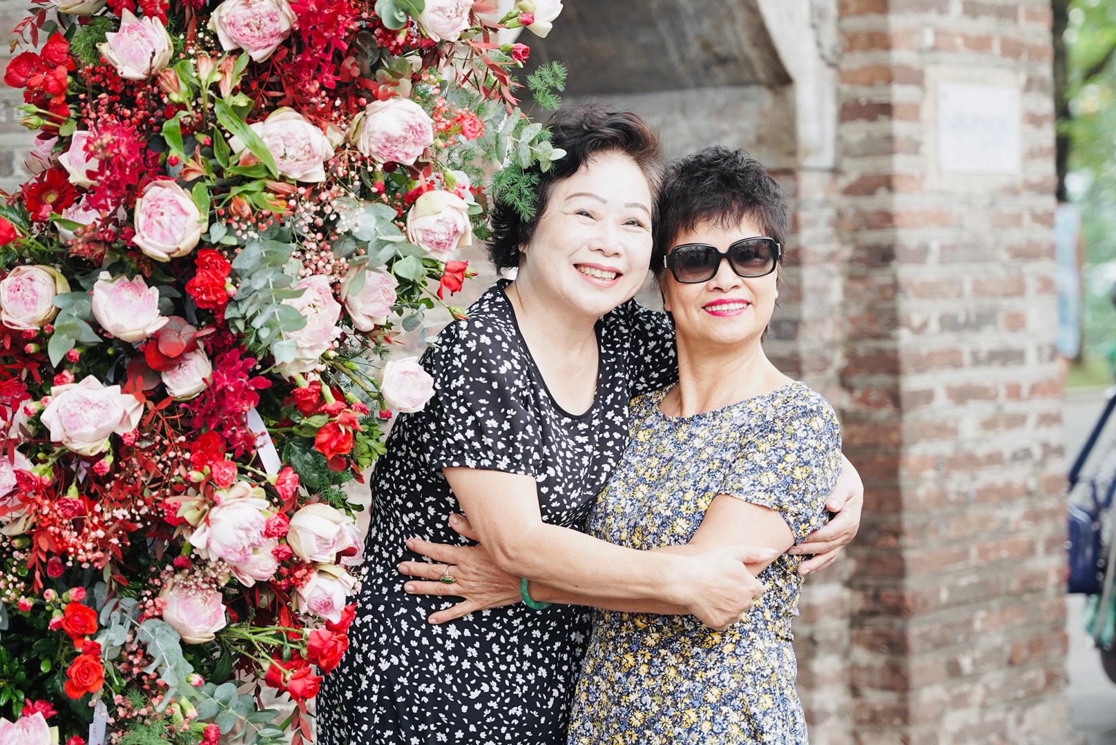 Hàng trăm nghìn hoa sen nở khắp phố Hà Nội không thể ấn tượng hơn trong mùa lễ Vu Lan - 9