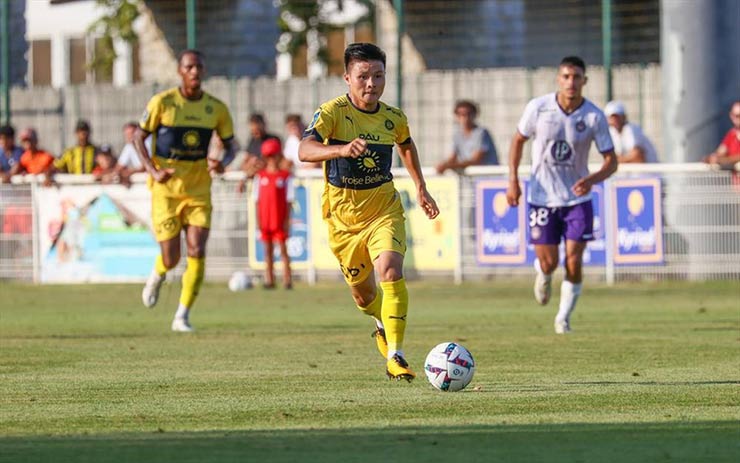 Pau FC mở màn Ligue 2 đêm nay: Quang Hải được đăng ký nhưng có đá chính? - 2