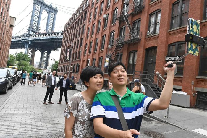 Phố selfie khiến người dân New York bực bội - 1