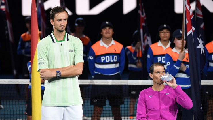 HLV của Djokovic lo không còn hy vọng ở US Open, Medvedev sợ Nadal lấy ngôi số 1 - 2