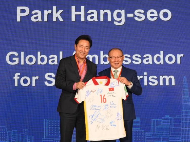 HLV Park Hang Seo làm Đại sứ du lịch toàn cầu