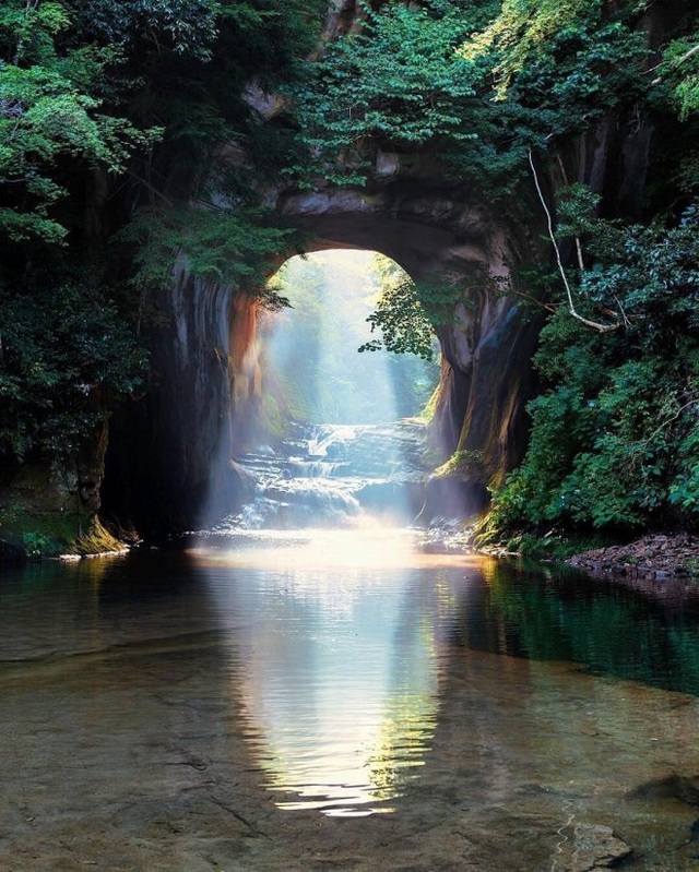 Khám phá hang động tạo ra hình trái tim đẹp như tranh ở Nhật Bản - 1