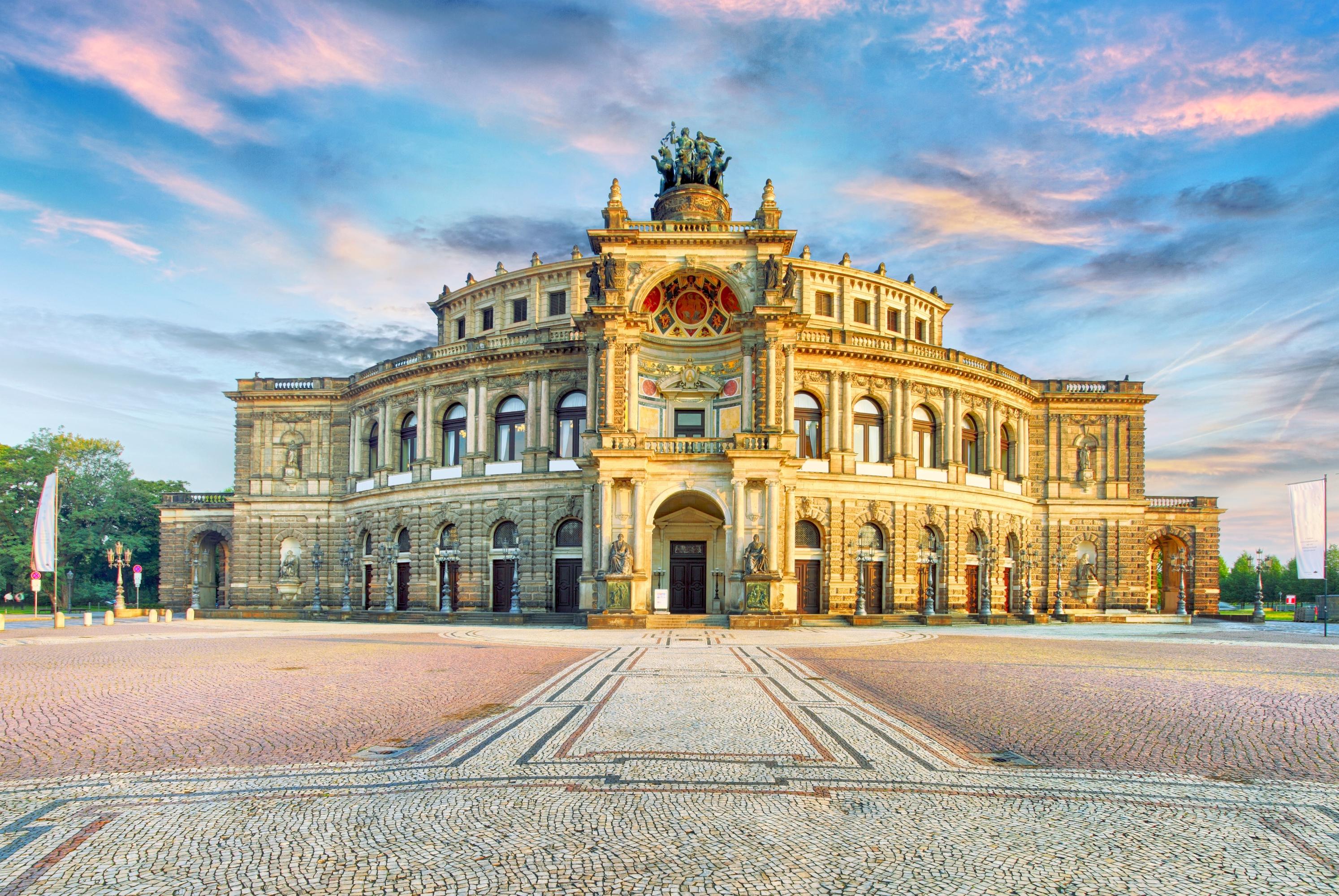 Ngắm nhìn vẻ đẹp vượt thời gian của thành phố cổ Dresden - 7