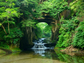 Khám phá hang động tạo ra hình trái tim đẹp như tranh ở Nhật Bản