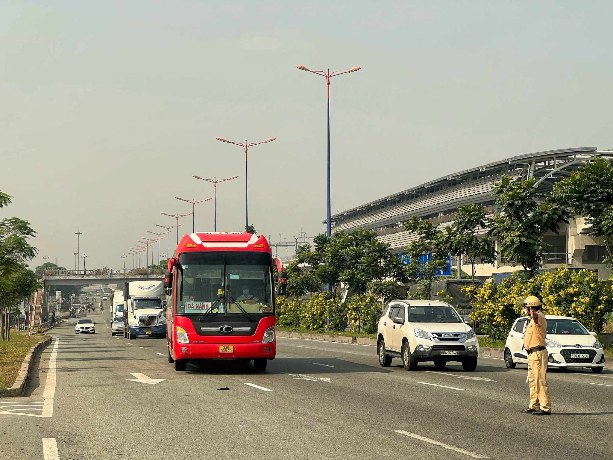 TP.HCM dẹp nạn "xe dù", "bến cóc", hạn chế xe giường nằm vào trung tâm - 1