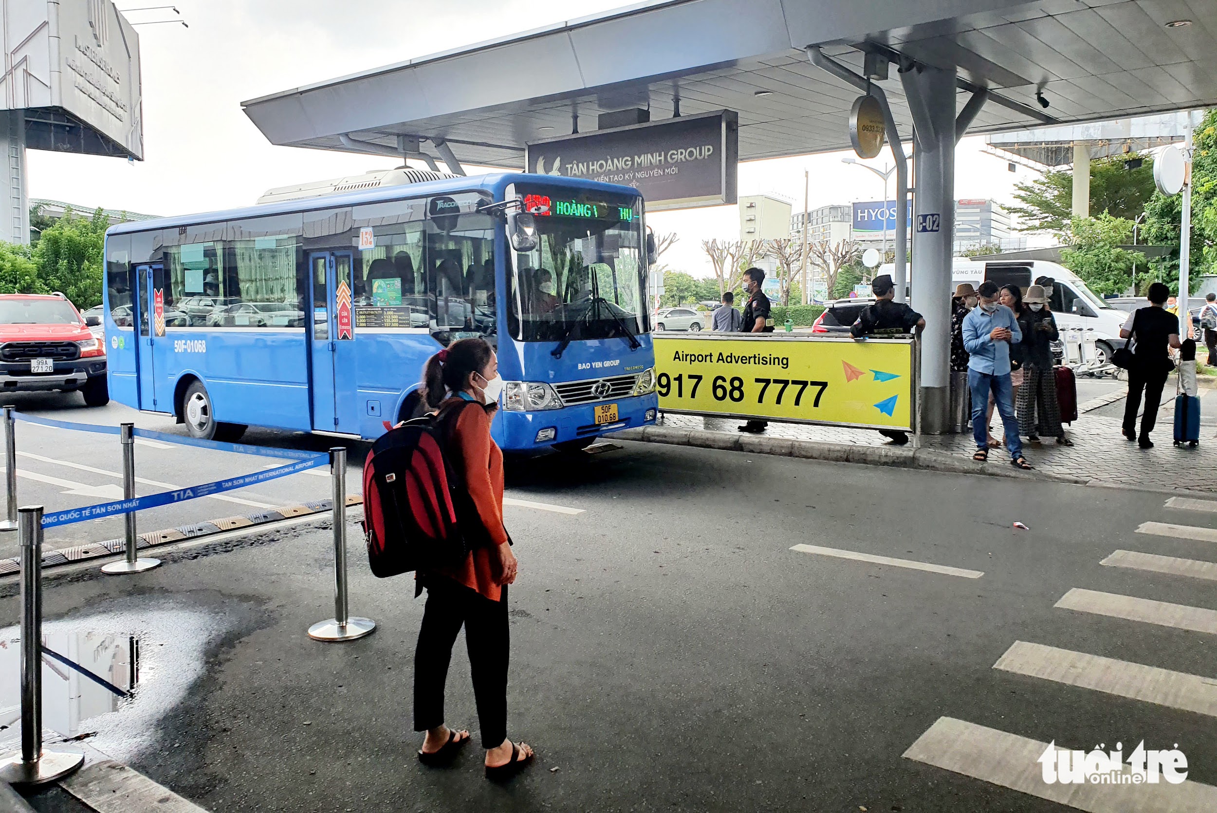 Phải mở đường cho xe buýt vào sân bay Tân Sơn Nhất - 2