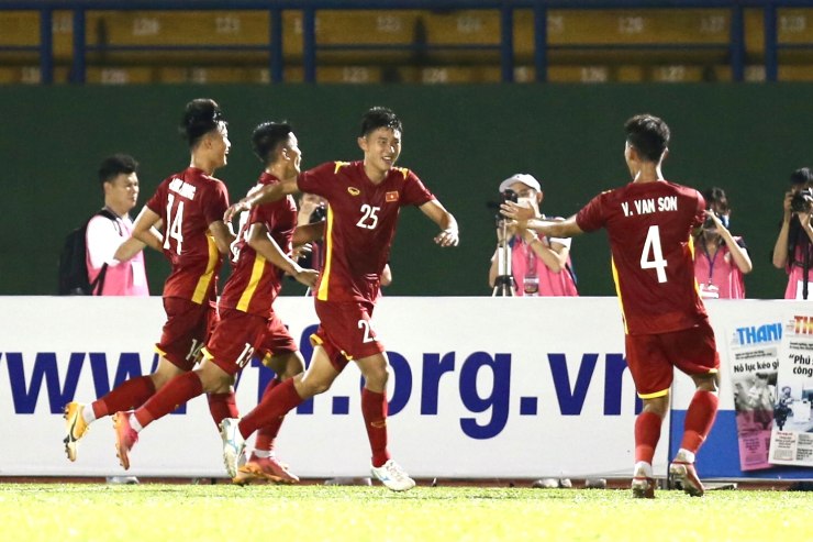 Kết quả bóng đá U19 Việt Nam - U19 Malaysia: Ngược dòng đỉnh cao, vỡ òa phút 90+3 - 2