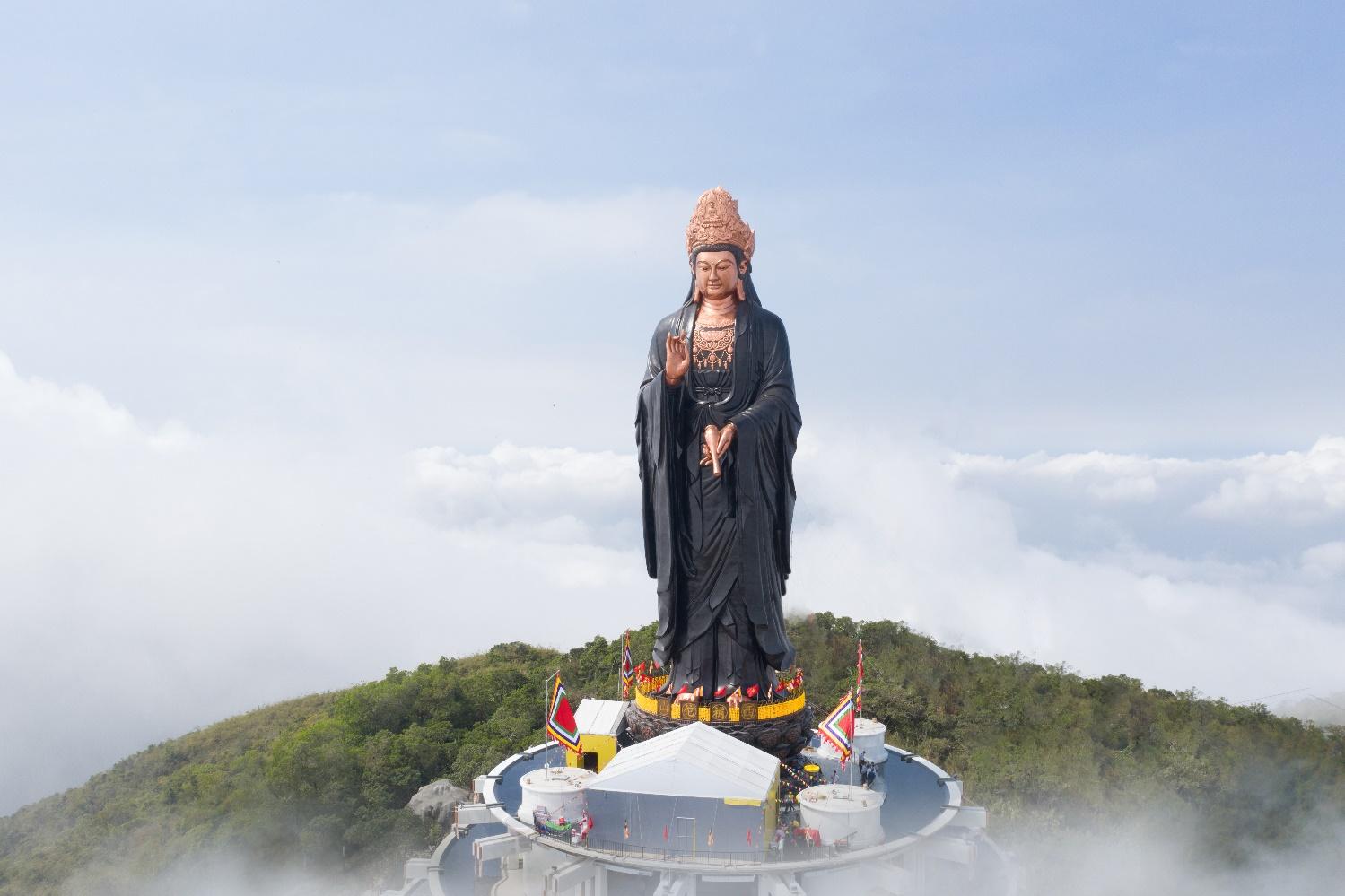 Khám phá ượng Phật Bà bằng đồng cao nhất Châu Á trên đỉnh Bà Đen - 3