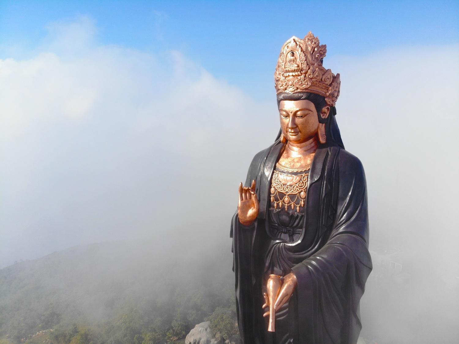 Khám phá ượng Phật Bà bằng đồng cao nhất Châu Á trên đỉnh Bà Đen - 1