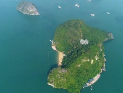 Chuyển động - Vì sao du khách tham quan vịnh Hạ Long không được lên đảo Soi Sim?