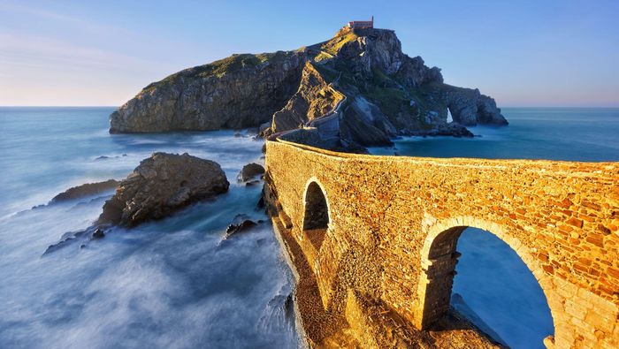 Cầu thang hơn 200 bậc uốn lượn trên biển ở Tây Ban Nha - 3