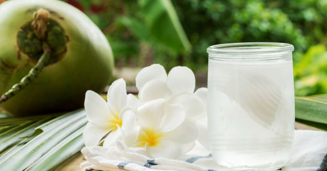5 lợi ích tuyệt vời của nước dừa tươi - 2