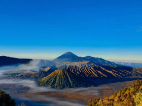 Trải nghiệm bước đi trên miệng núi lửa ở Indonesia
