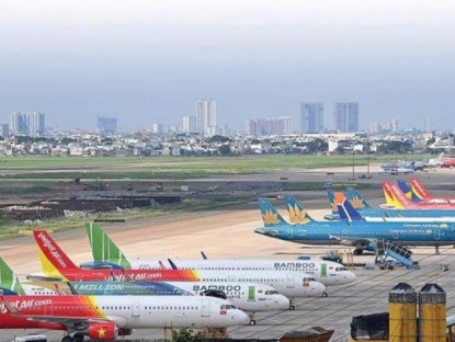 Chuyển động - Giá vé máy bay dịp nghỉ lễ 2/9 tăng hàng triệu đồng, hành khách phân vân chọn tour