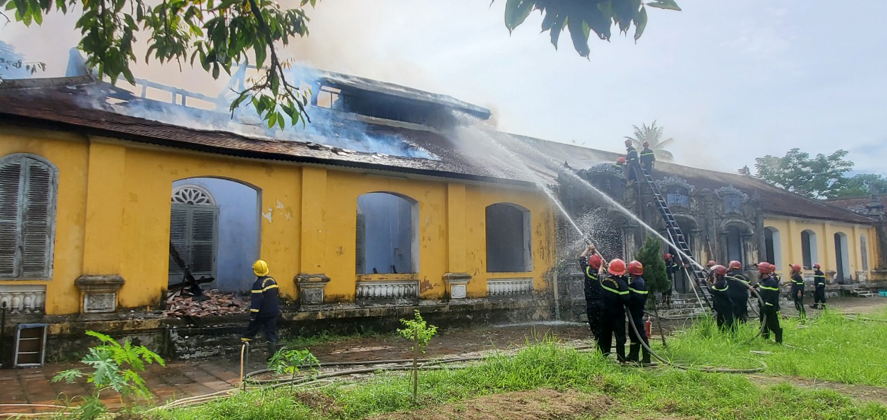Tòa nhà trong khuôn viên di tích Quốc Tử Giám triều Nguyễn bị cháy - 5