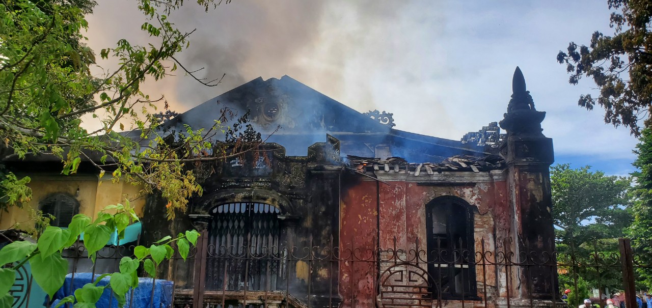 Tòa nhà trong khuôn viên di tích Quốc Tử Giám triều Nguyễn bị cháy - 7