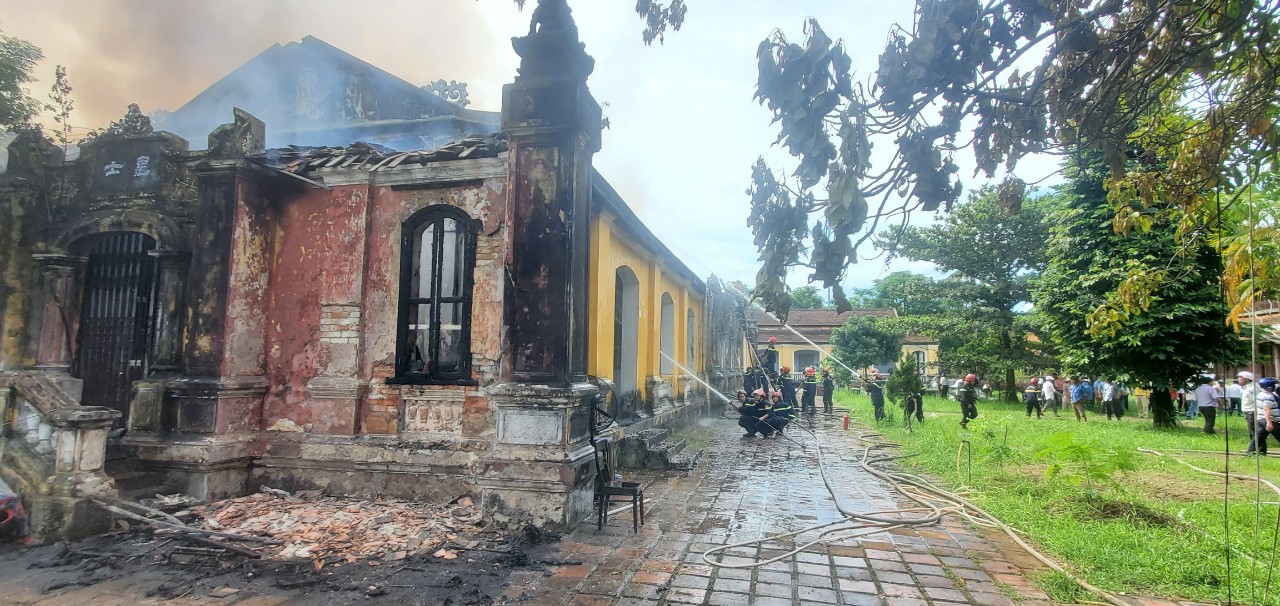 Tòa nhà trong khuôn viên di tích Quốc Tử Giám triều Nguyễn bị cháy - 6