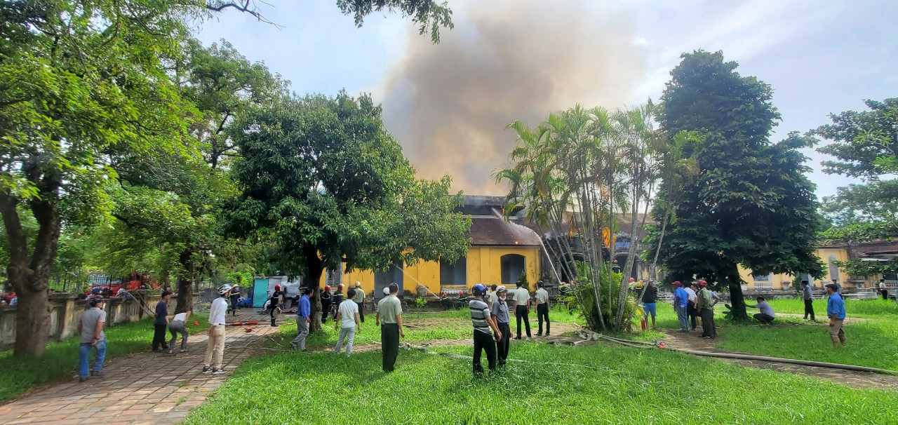 Tòa nhà trong khuôn viên di tích Quốc Tử Giám triều Nguyễn bị cháy - 4