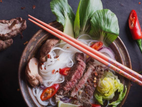  - Việt Nam: Điểm đến tốt nhất thế giới cho du khách muốn "ăn thật nhiều" nhưng "giá thật mềm"