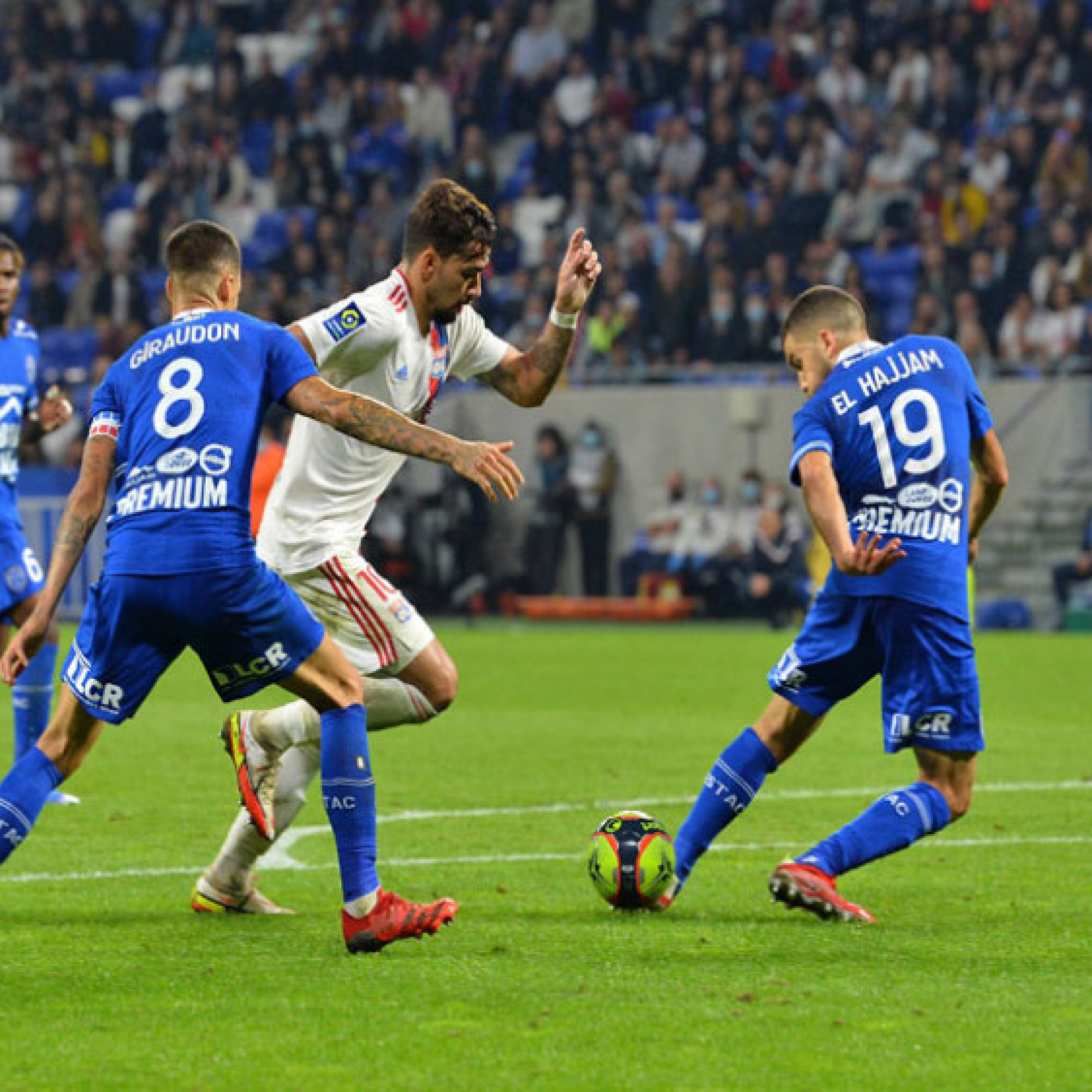  - Video bóng đá Lyon - Troyes: Lacazette khai hỏa, tấn công không ngừng nghỉ (Vòng 3 Ligue 1)