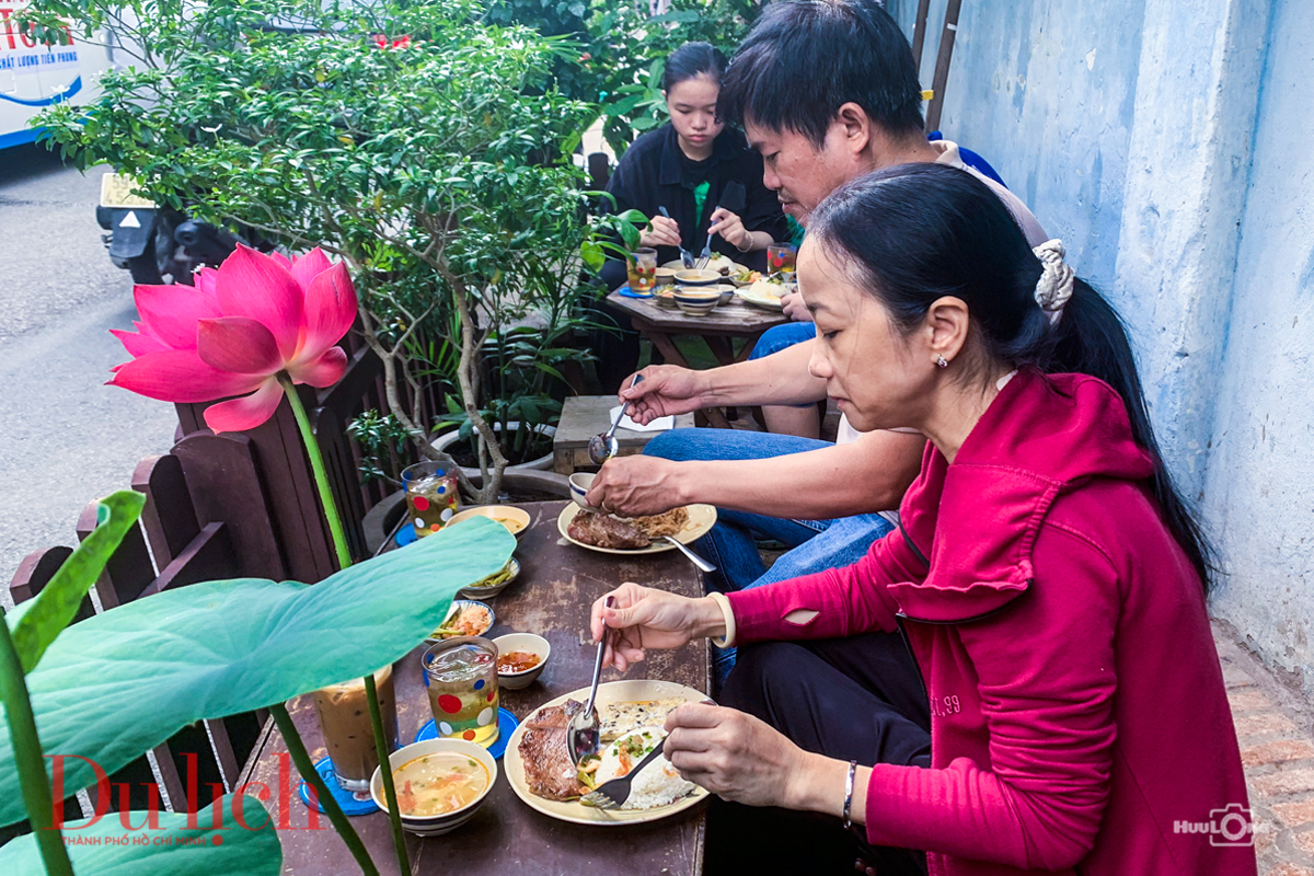 Loạt tour du lịch “quen mà lạ” ngay tại Quận 1 - 4