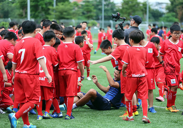 Các ngôi sao bóng đá Việt Nam thất thủ trước đội bóng có 2000 cầu thủ - 6