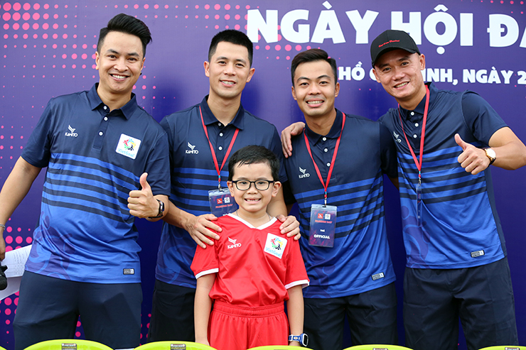 Các ngôi sao bóng đá Việt Nam thất thủ trước đội bóng có 2000 cầu thủ - 1