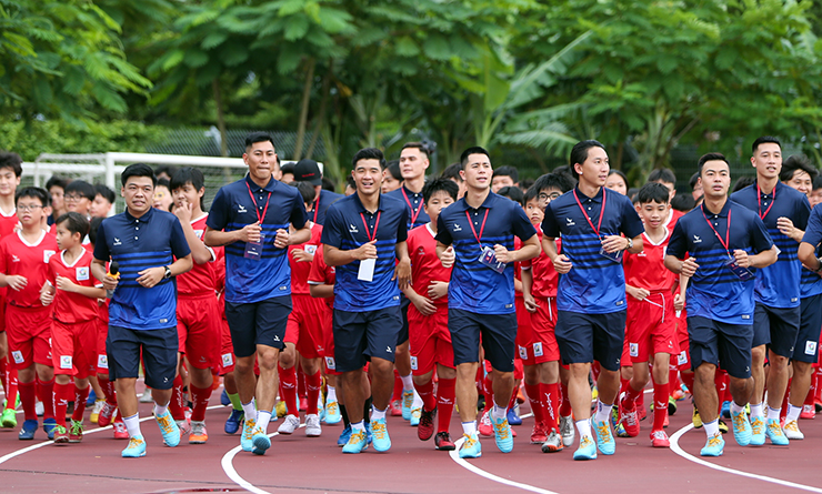 Các ngôi sao bóng đá Việt Nam thất thủ trước đội bóng có 2000 cầu thủ - 4
