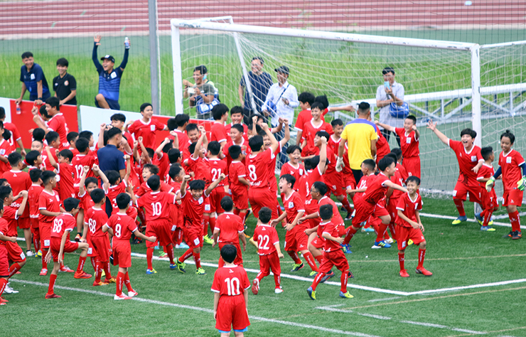 Các ngôi sao bóng đá Việt Nam thất thủ trước đội bóng có 2000 cầu thủ - 10