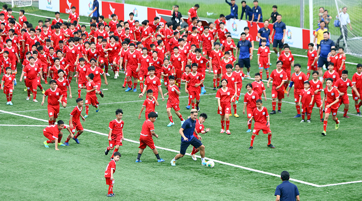 Các ngôi sao bóng đá Việt Nam thất thủ trước đội bóng có 2000 cầu thủ - 9