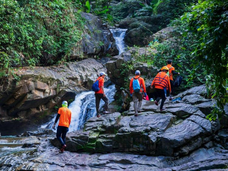 Vượt thác Dương Cầm tìm về thiên nhiên hoang sơ ở miền Tây Nam Quảng Bình