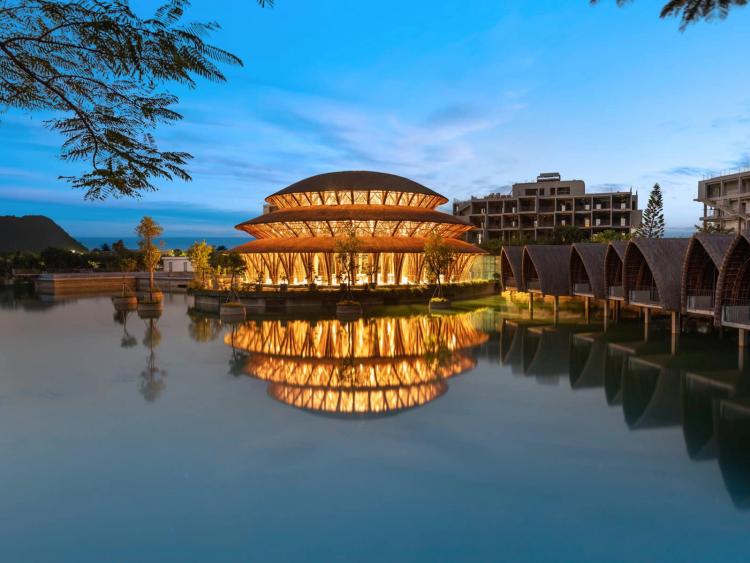 Khu resort ở Ninh Bình có Nhà tre lớn bậc nhất Đông Nam Á