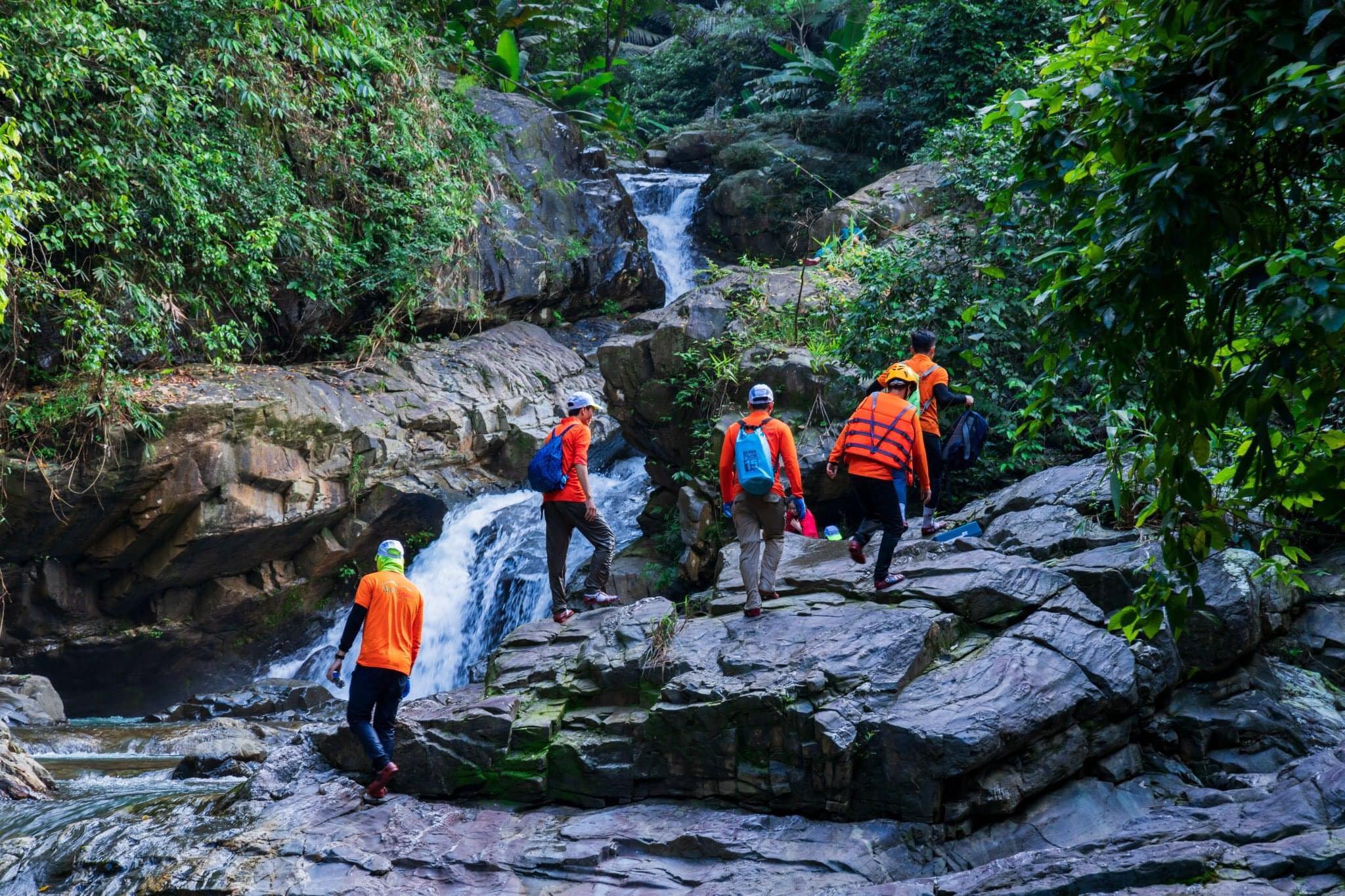 Vượt thác Dương Cầm tìm về thiên nhiên hoang sơ ở miền Tây Nam Quảng Bình - 2