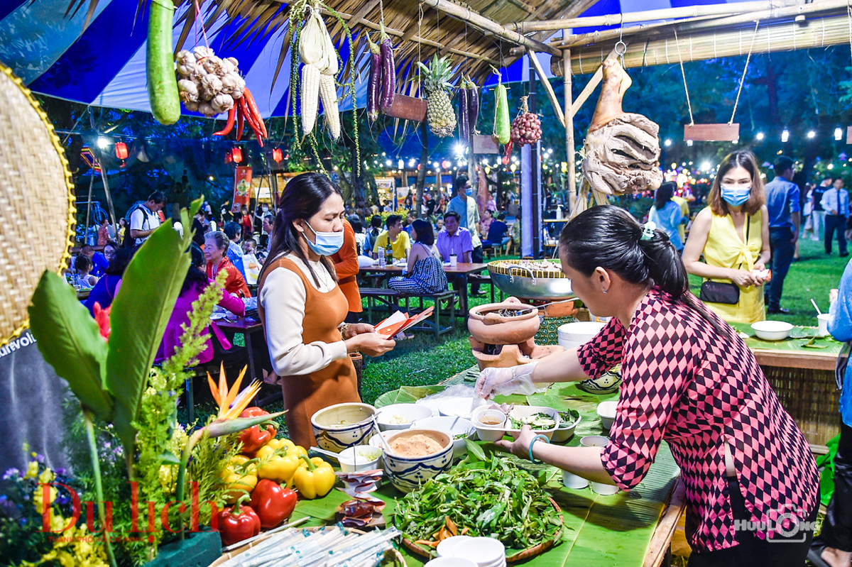 Rộn ràng sắc màu Lễ hội Văn hóa Ẩm thực - Món ngon Saigontourist Group 2022” - 15